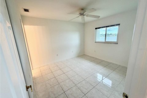 Condo in Punta Gorda, Florida, 2 bedrooms  № 2379258 - photo 9