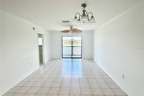 Condo in Punta Gorda, Florida, 2 bedrooms  № 2379258 - photo 6