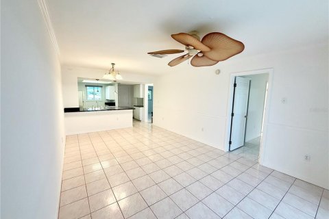 Condo in Punta Gorda, Florida, 2 bedrooms  № 2379258 - photo 7