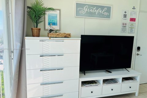 Condominio en venta en Miami Beach, Florida, 1 dormitorio, 62.43 m2 № 1859394 - foto 12