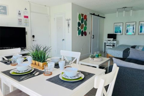 Condominio en venta en Miami Beach, Florida, 1 dormitorio, 62.43 m2 № 1859394 - foto 9