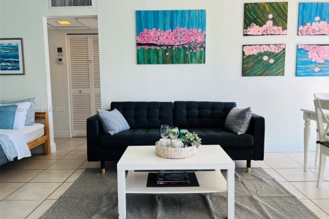 Condominio en venta en Miami Beach, Florida, 1 dormitorio, 62.43 m2 № 1859394 - foto 4