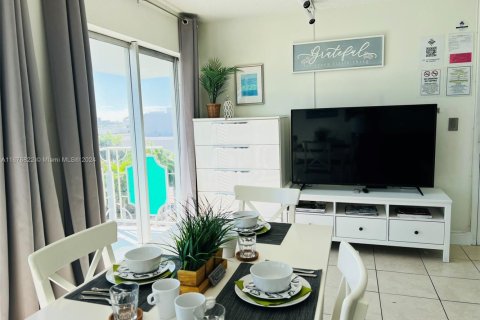 Condominio en venta en Miami Beach, Florida, 1 dormitorio, 62.43 m2 № 1859394 - foto 8