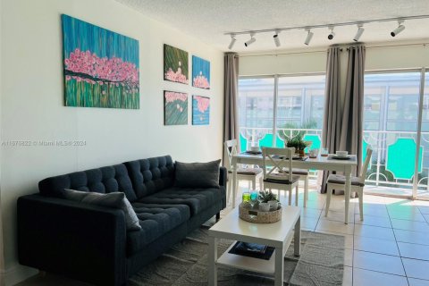 Condominio en venta en Miami Beach, Florida, 1 dormitorio, 62.43 m2 № 1859394 - foto 3