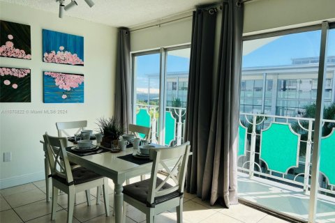 Condominio en venta en Miami Beach, Florida, 1 dormitorio, 62.43 m2 № 1859394 - foto 7