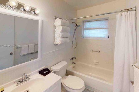 Condominio en venta en Miami Beach, Florida, 1 dormitorio, 62.43 m2 № 1859394 - foto 21