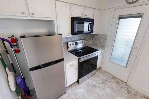 Condominio en venta en Miami Beach, Florida, 1 dormitorio, 62.43 m2 № 1859394 - foto 24