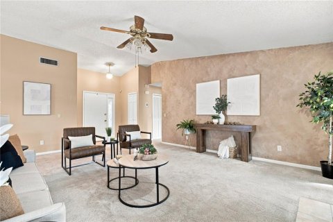 House in Tampa, Florida 3 bedrooms, 159.61 sq.m. № 2337329 - photo 5