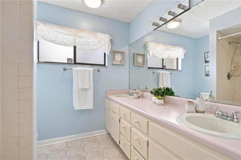 House in Tampa, Florida 3 bedrooms, 159.61 sq.m. № 2337329 - photo 24