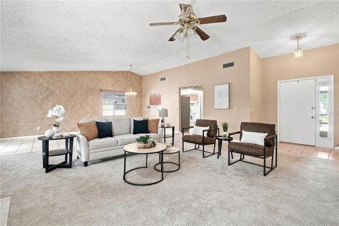 House in Tampa, Florida 3 bedrooms, 159.61 sq.m. № 2337329 - photo 4