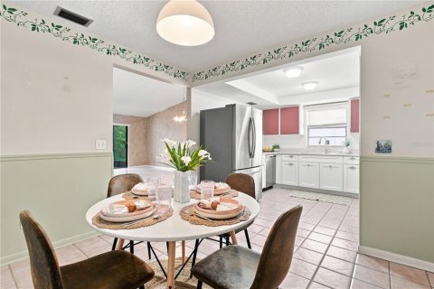 House in Tampa, Florida 3 bedrooms, 159.61 sq.m. № 2337329 - photo 13