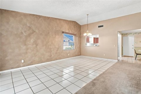 House in Tampa, Florida 3 bedrooms, 159.61 sq.m. № 2337329 - photo 10