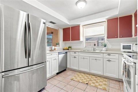 House in Tampa, Florida 3 bedrooms, 159.61 sq.m. № 2337329 - photo 15