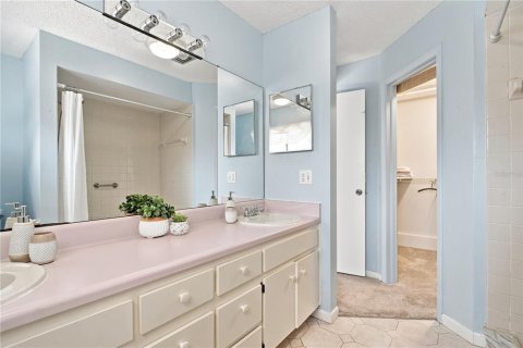 House in Tampa, Florida 3 bedrooms, 159.61 sq.m. № 2337329 - photo 25