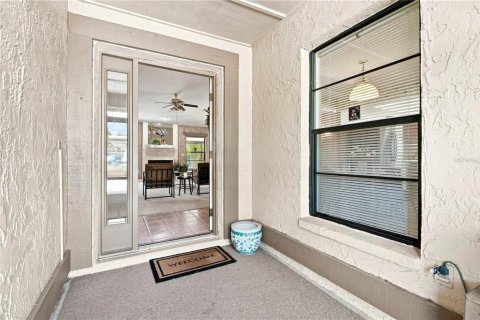 House in Tampa, Florida 3 bedrooms, 159.61 sq.m. № 2337329 - photo 2