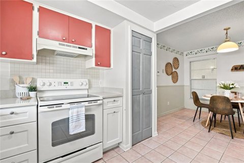 House in Tampa, Florida 3 bedrooms, 159.61 sq.m. № 2337329 - photo 17