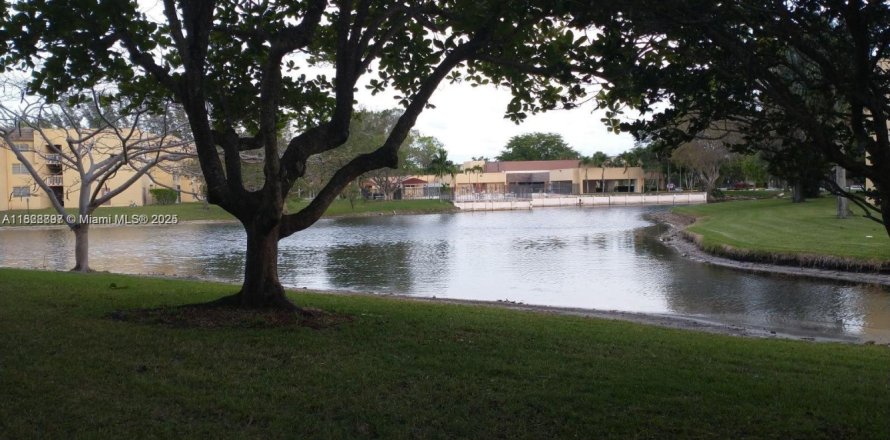 Condo à Tamarac, Floride, 2 chambres № 1800748