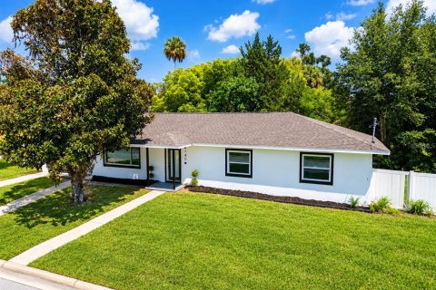 Casa en Umatilla, Florida 4 dormitorios, 163.14 m2 № 2280507