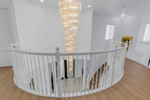 House in Cutler Bay, Florida 5 bedrooms, 468.88 sq.m. № 1953131 - photo 7