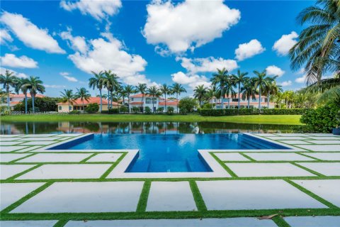 House in Cutler Bay, Florida 5 bedrooms, 468.88 sq.m. № 1953131 - photo 8