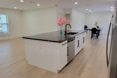 Casa en alquiler en North Palm Beach, Florida, 4 dormitorios, 176.61 m2 № 2074553 - foto 15
