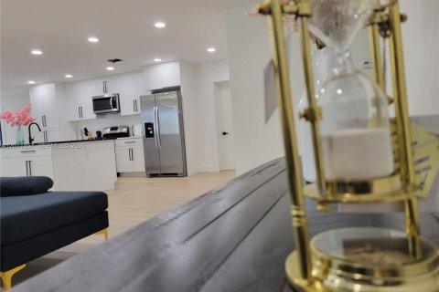 Casa en alquiler en North Palm Beach, Florida, 4 dormitorios, 176.61 m2 № 2074553 - foto 27
