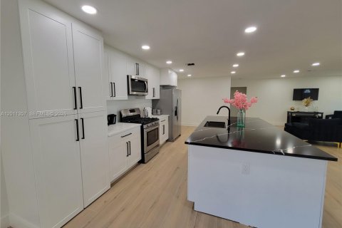 Casa en alquiler en North Palm Beach, Florida, 4 dormitorios, 176.61 m2 № 2074553 - foto 19