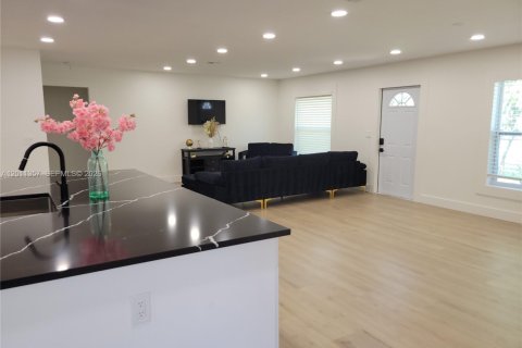 Casa en alquiler en North Palm Beach, Florida, 4 dormitorios, 176.61 m2 № 2074553 - foto 21
