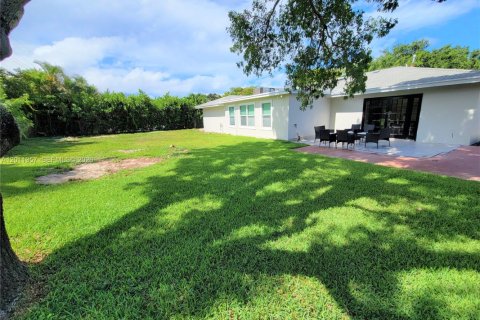 Casa en alquiler en North Palm Beach, Florida, 4 dormitorios, 176.61 m2 № 2074553 - foto 3