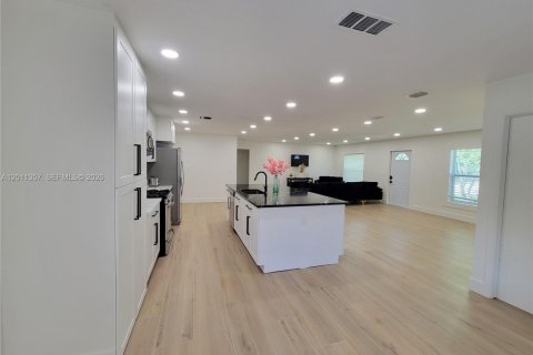 Casa en alquiler en North Palm Beach, Florida, 4 dormitorios, 176.61 m2 № 2074553 - foto 18