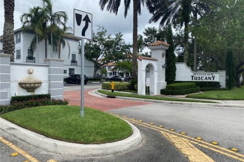Townhouse in Sunrise, Florida 3 bedrooms, 119.38 sq.m. № 1896022 - photo 2