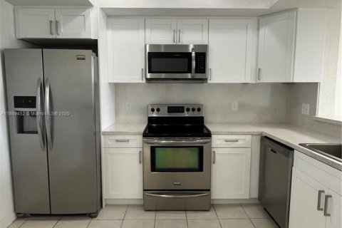 Townhouse in Sunrise, Florida 3 bedrooms, 119.38 sq.m. № 1896022 - photo 13