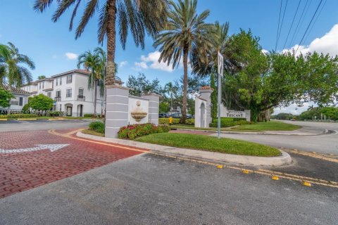 Townhouse in Sunrise, Florida 3 bedrooms, 119.38 sq.m. № 1896022 - photo 3