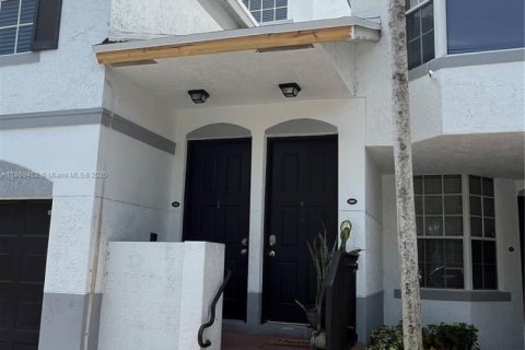 Townhouse in Sunrise, Florida 3 bedrooms, 119.38 sq.m. № 1896022 - photo 1