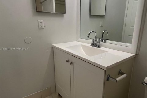 Townhouse in Sunrise, Florida 3 bedrooms, 119.38 sq.m. № 1896022 - photo 18