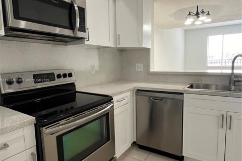 Townhouse in Sunrise, Florida 3 bedrooms, 119.38 sq.m. № 1896022 - photo 11