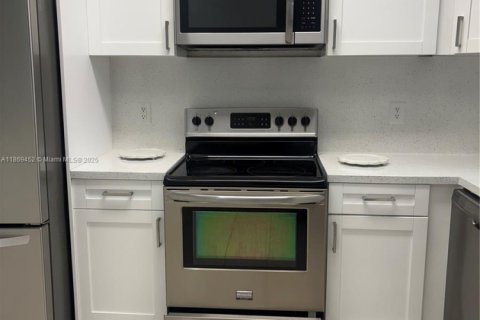 Townhouse in Sunrise, Florida 3 bedrooms, 119.38 sq.m. № 1896022 - photo 12