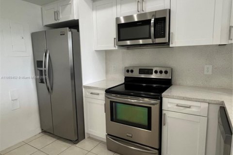 Townhouse in Sunrise, Florida 3 bedrooms, 119.38 sq.m. № 1896022 - photo 10