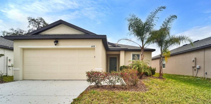 House in Zephyrhills, Florida 3 bedrooms, 137.22 sq.m. № 2209021