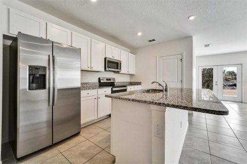 House in Zephyrhills, Florida 3 bedrooms, 137.22 sq.m. № 2209021 - photo 5