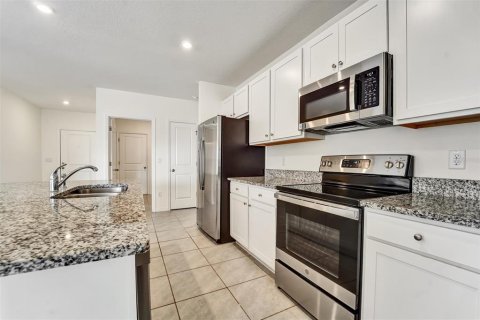 House in Zephyrhills, Florida 3 bedrooms, 137.22 sq.m. № 2209021 - photo 6