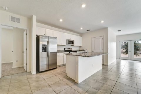 House in Zephyrhills, Florida 3 bedrooms, 137.22 sq.m. № 2209021 - photo 4