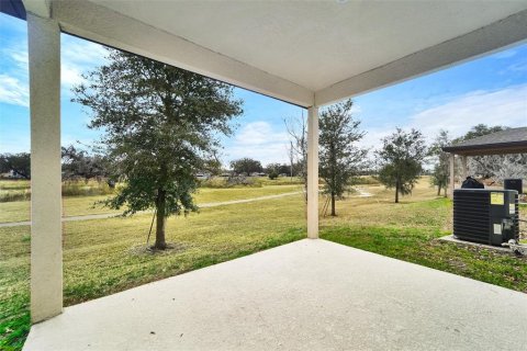 House in Zephyrhills, Florida 3 bedrooms, 137.22 sq.m. № 2209021 - photo 15