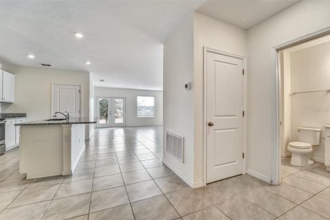 House in Zephyrhills, Florida 3 bedrooms, 137.22 sq.m. № 2209021 - photo 3