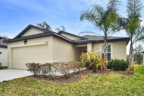 House in Zephyrhills, Florida 3 bedrooms, 137.22 sq.m. № 2209021 - photo 2