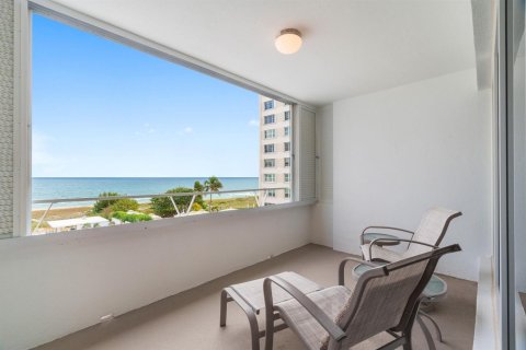 Copropriété à vendre à Pompano Beach, Floride: 2 chambres, 93.09 m2 № 2182345 - photo 3