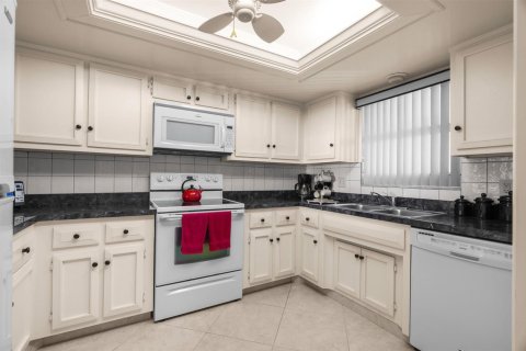 Copropriété à vendre à Pompano Beach, Floride: 2 chambres, 93.09 m2 № 2182345 - photo 10