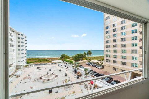 Copropriété à vendre à Pompano Beach, Floride: 2 chambres, 93.09 m2 № 2182345 - photo 27