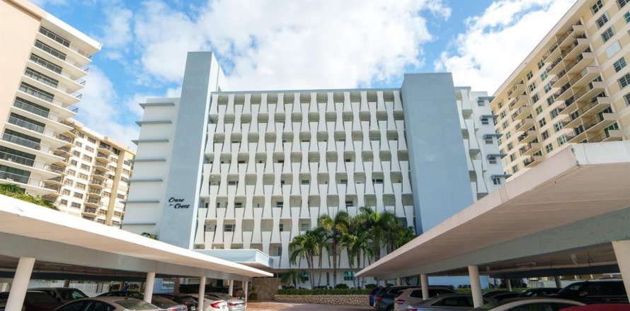 Condo à Pompano Beach, Floride, 2 chambres № 2182345