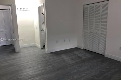 Снять в аренду таунхаус в Хайалиа, Флорида 2 спальни, 89.19м2, № 2059037 - фото 19